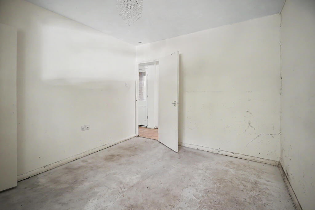 2 Gibbins Lane, Warfield, Bracknell, Berks, RG42 6AP - More