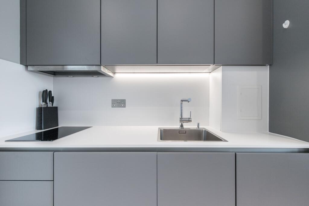 Main image of property: Flat 15 50-52 St Quintin Avenue