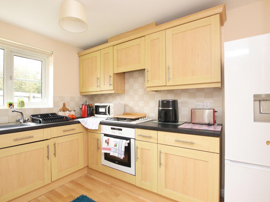 Clos Springfield, Talbot Green, CF728FE photo 4