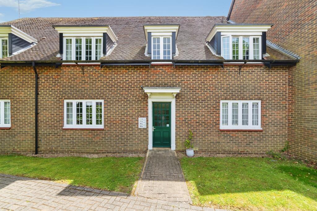 Main image of property: Barnside Court, WELWYN GARDEN CITY