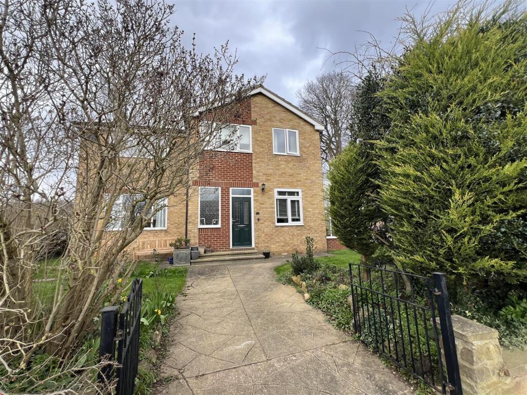 5-bed detached on Pentland Grove, Darlington, £399,950