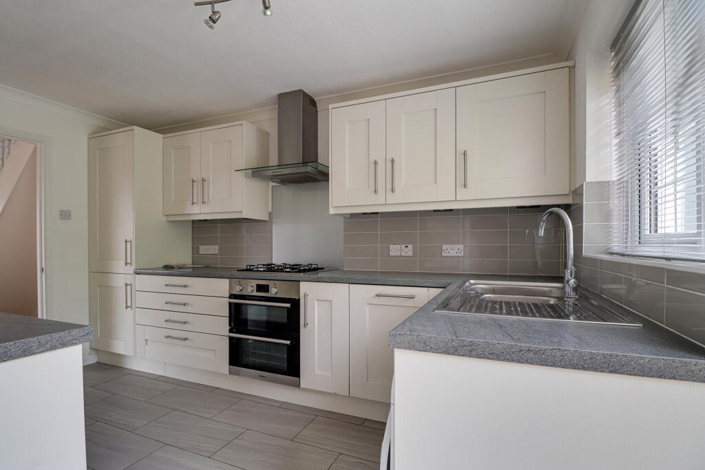 House in Dacorum, Markyate - More