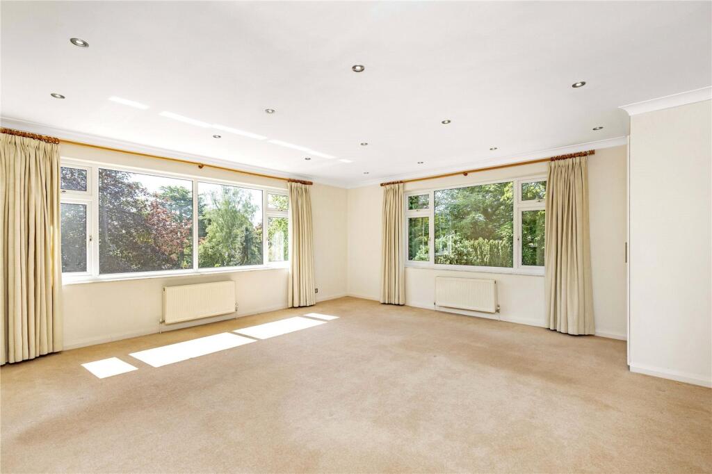 House in London, Coombe - More