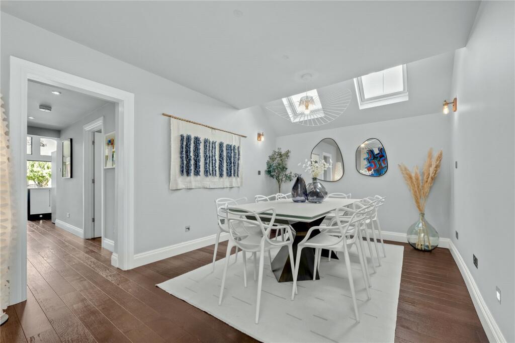 House in Elmbridge, Surrey - More