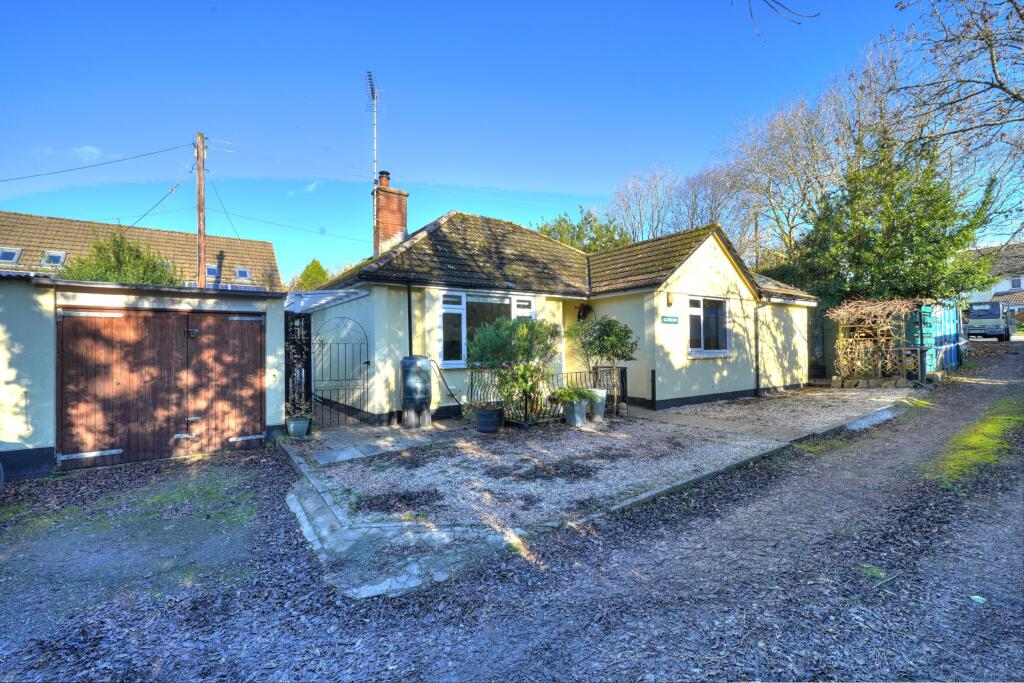 Main image of property: Glen Devon, Deane Close, Knowle, Braunton
