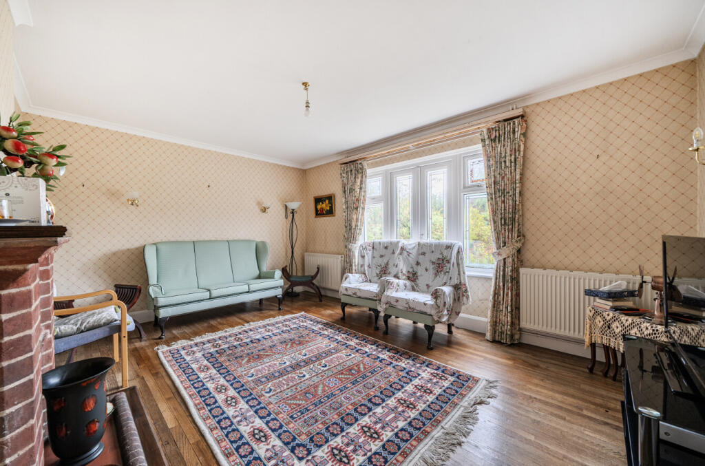 House in Swindon, Broome Manor, Lawn - More