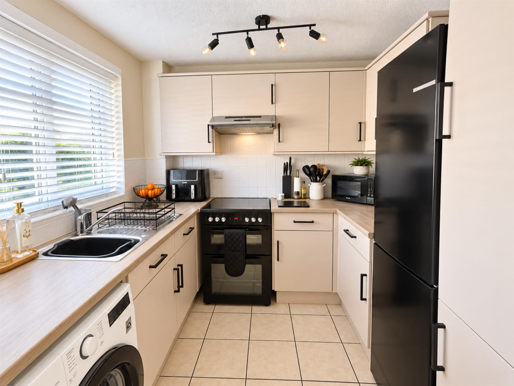 Stratton Close, Bridgwater photo 4