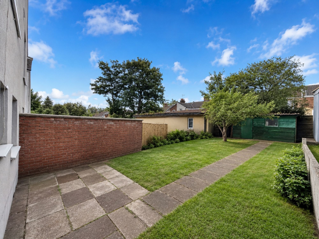 House in Luton - View 4