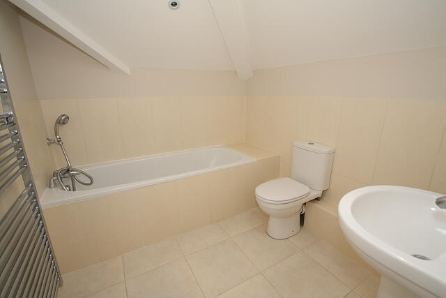 Apartment in Woking, Surrey - View 5