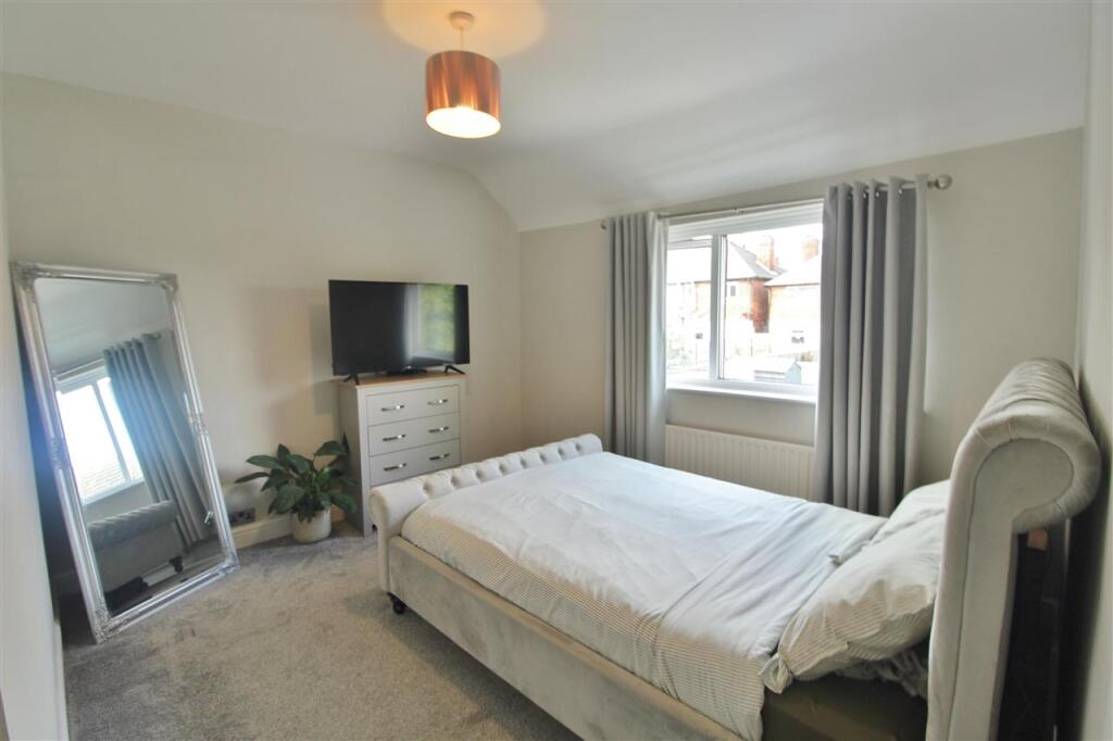 House in South Kesteven, Grantham - More