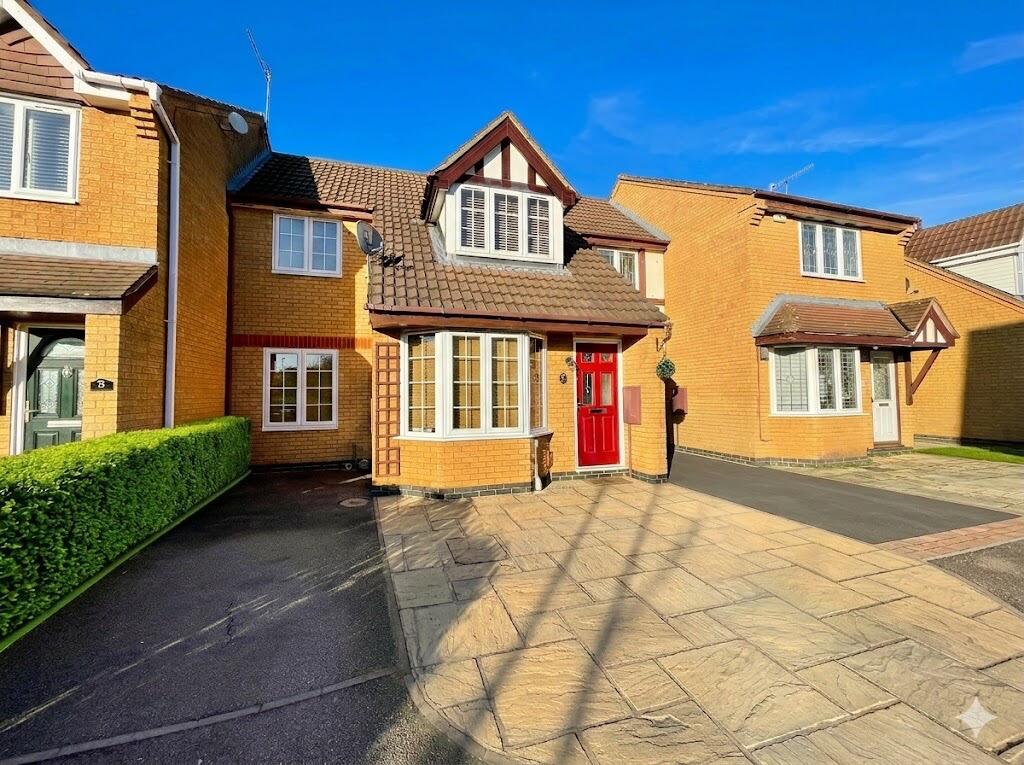 3-bed detached on Haycroft, Luton, Bedfordshire, LU2 7GJ, £350,000