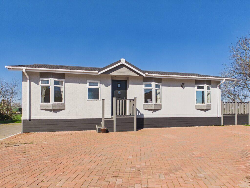WP16 Woodlands Park Swindon Lane, Cheltenham, GL50 photo 3