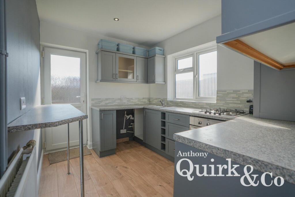 Corona Road, Canvey Island, SS8 - View 6