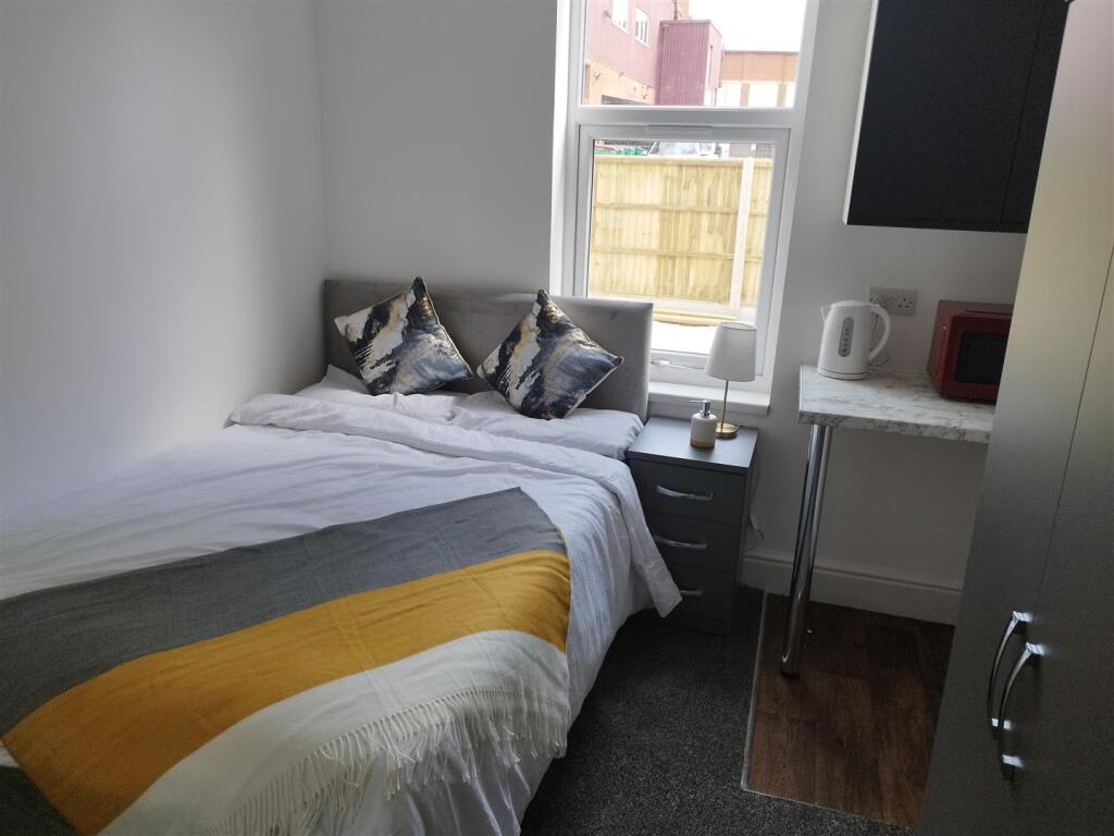 Main image of property: Fully furnished  En-Suite room * St. John Street, Mansfield