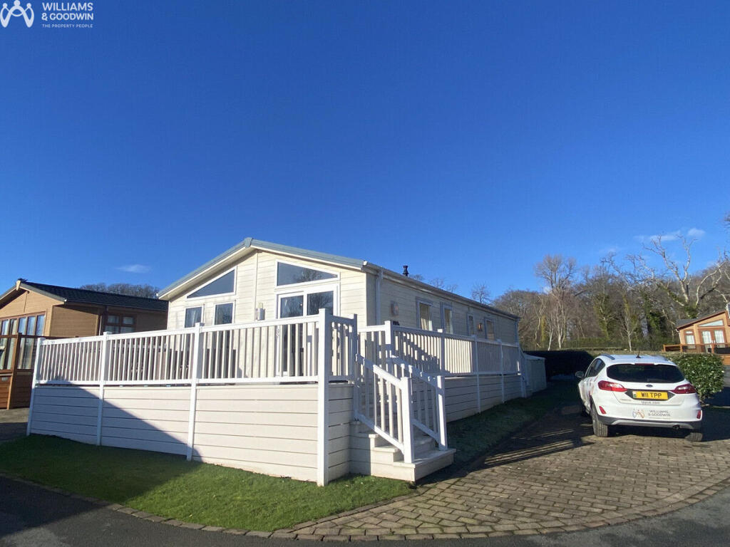 3-bed caravan on Plas Coch, Llanfairpwllgwyngyll, Anglesey, LL61, £115,000