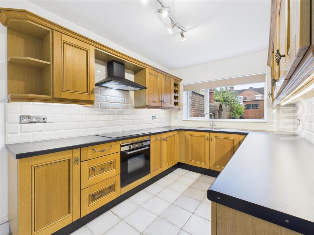 House in Rugby, Warwickshire - View 3