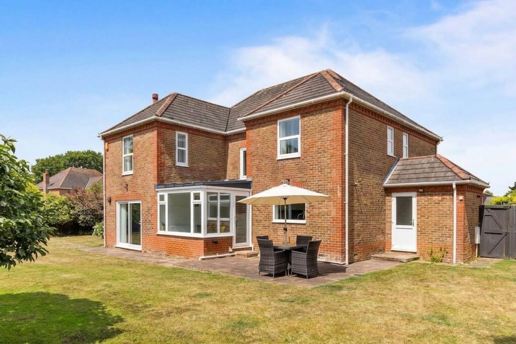 The Oaks, Rustington, BN16 photo 3