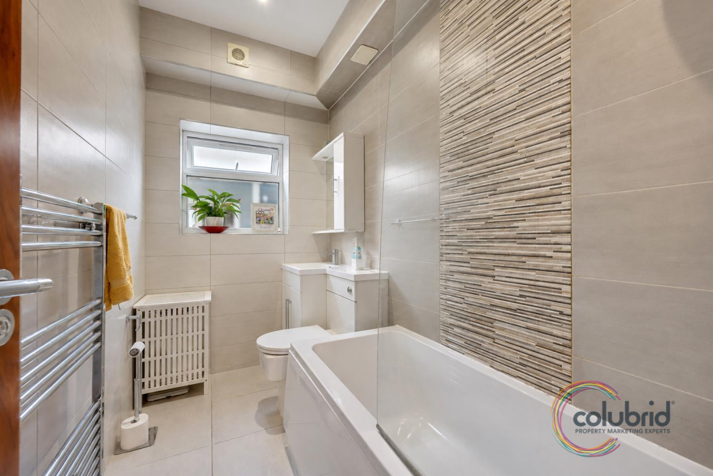 Apartment in Romford - More