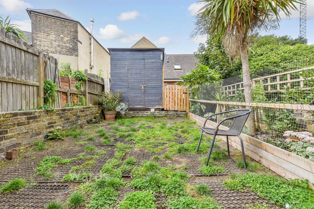 House in Dover, Tower Hamlets - View 2