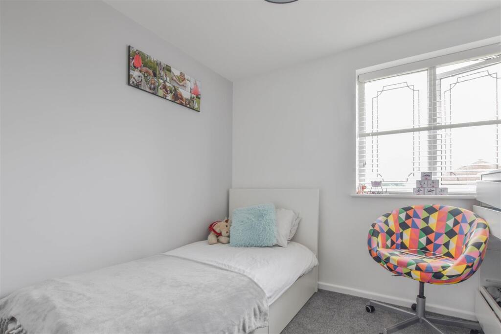 House in Broxbourne - More