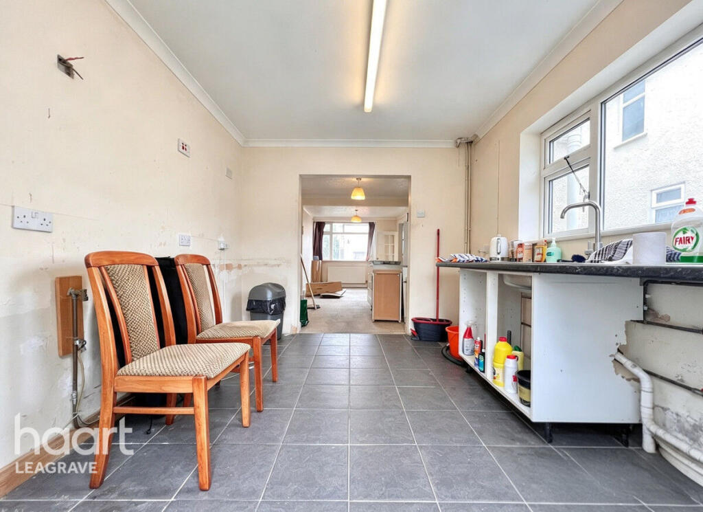 House in Luton - View 5