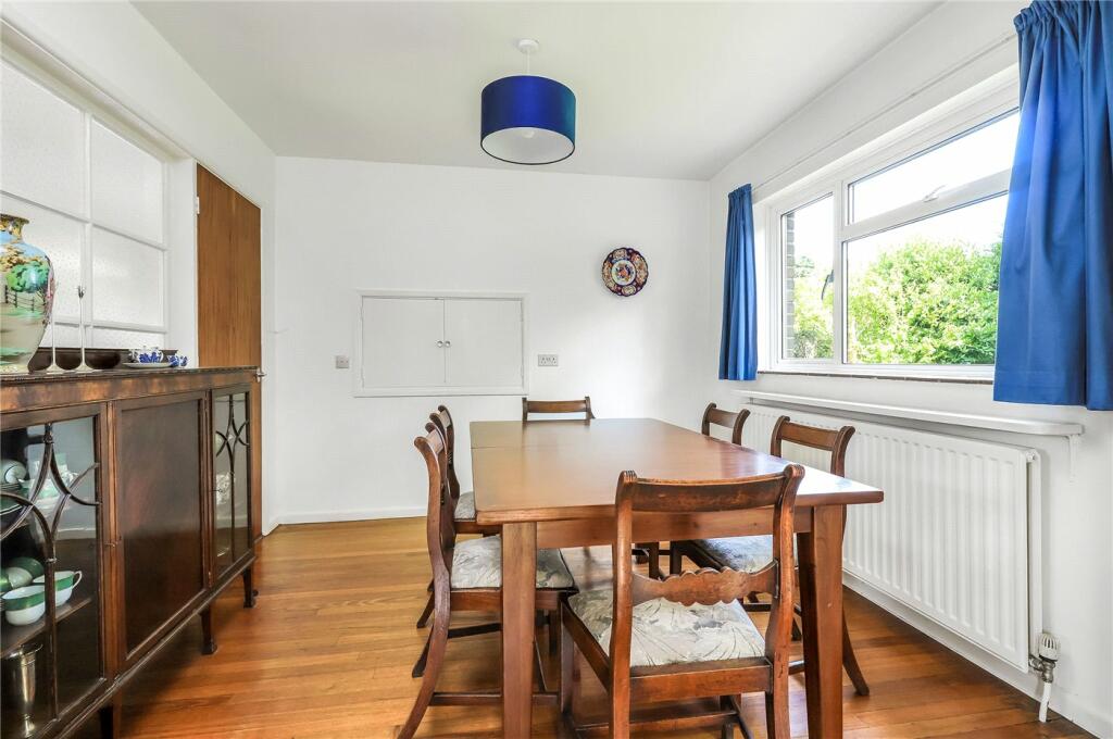Silwood Close, Winchester, Hampshire, SO22 photo 3