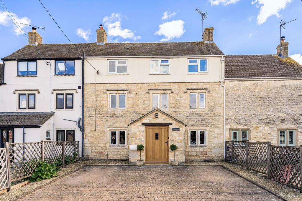 4-bed house on The Street, Leonard Stanley, Stonehouse, £495,000