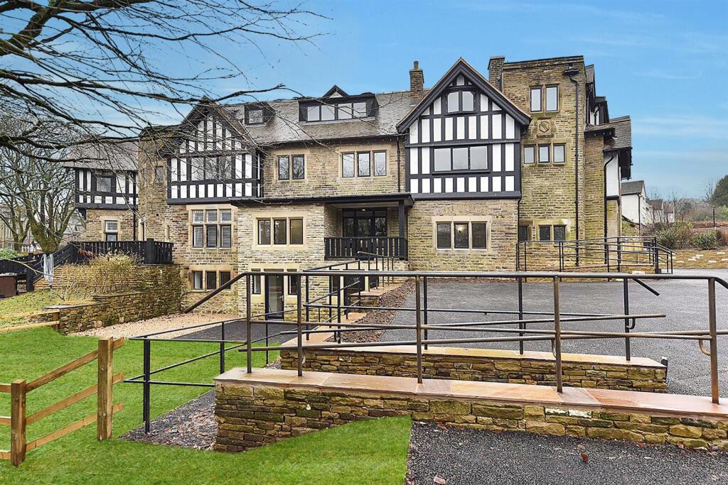 2-bed flat on Temple Road, Buxton, £295,000