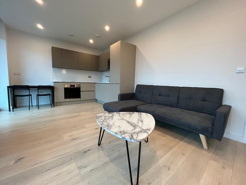 Main image of property: Wokingham Road, Bracknell, Berkshire, RG42