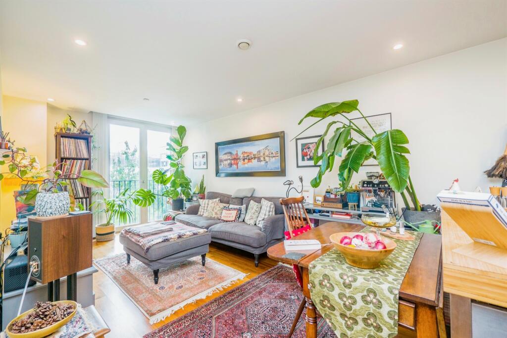 Main image of property: The Hayes, Cardiff