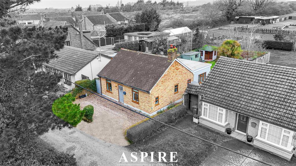**Down A Quiet Private Road** Lampits Lane, Corringham, Stanford-Le-Hope photo 3