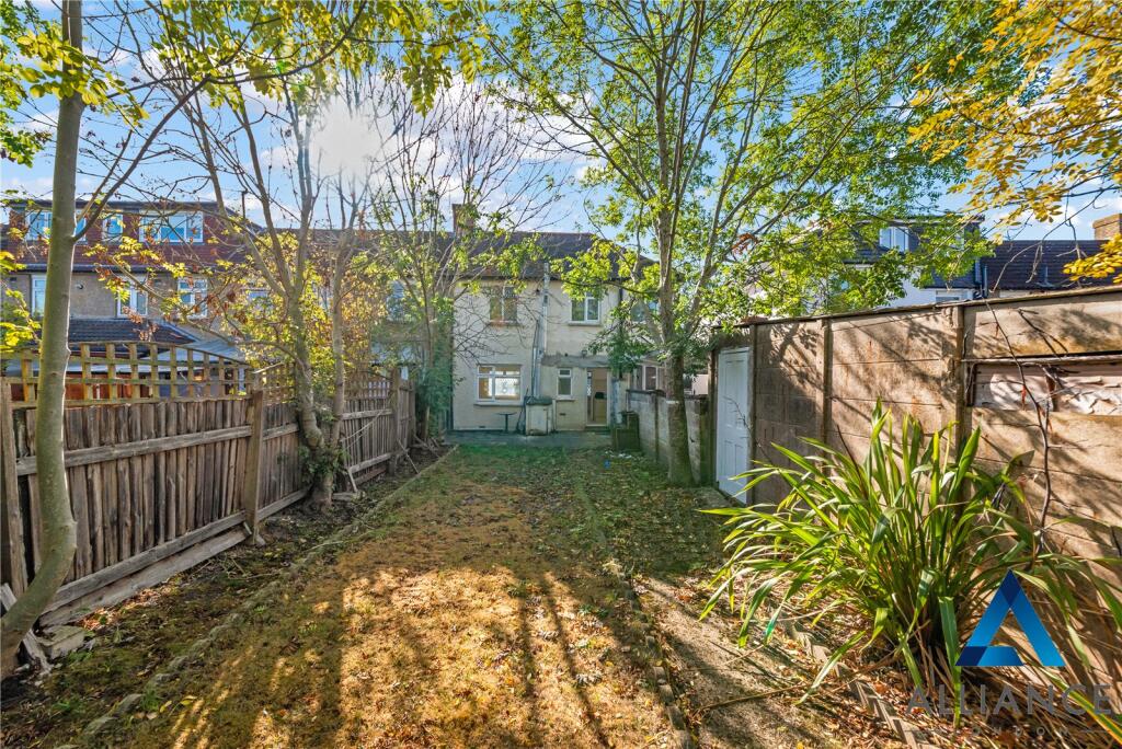 House in London, Oakwood, Cockfosters - View 3