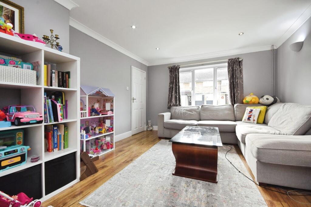 House in Basildon, Essex - View 3