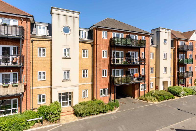2-bed flat on Alderson Grove, Walton-On-Thames, £375,000