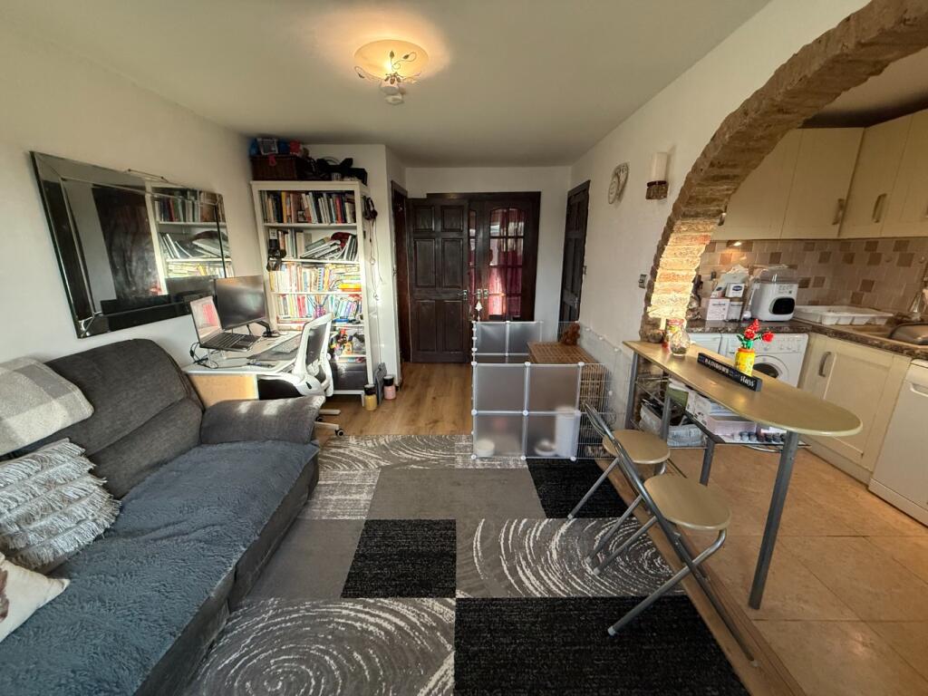 Conway Close, Houghton Regis photo 3