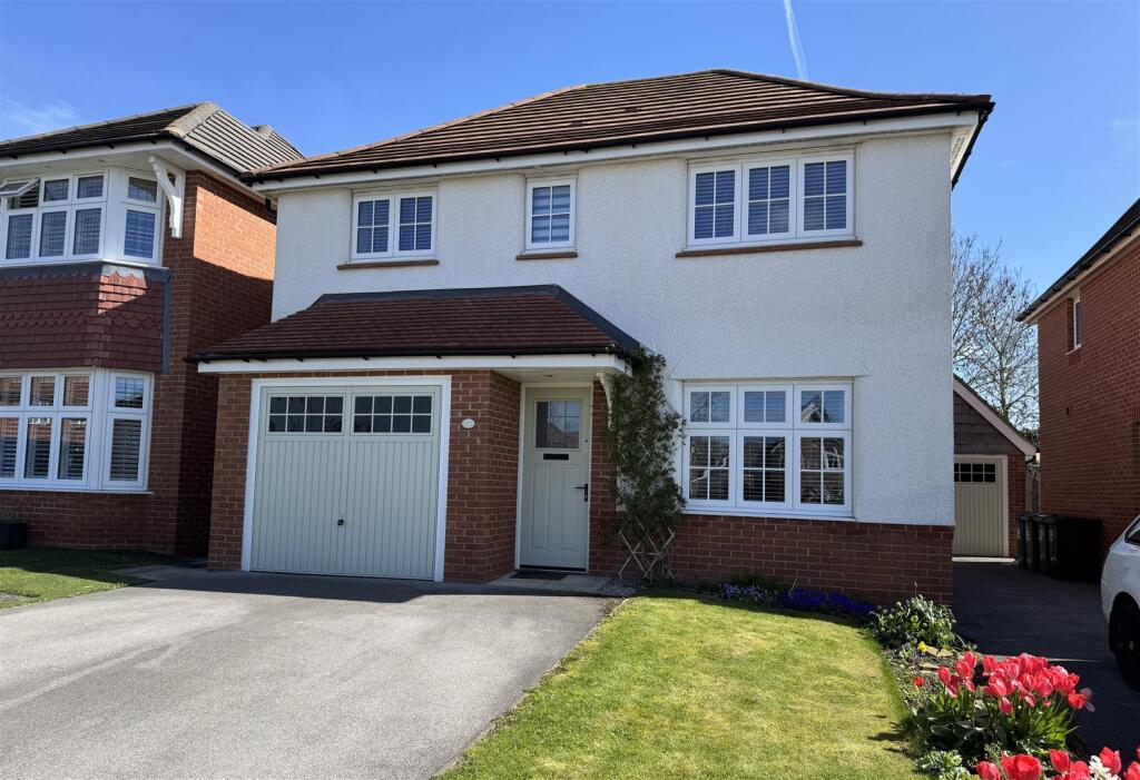 Main image of property: Foxglove Drive, Highburton, Huddersfield, HD8 0ZH