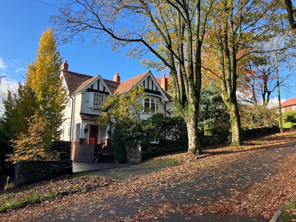 2 Clough Park Avenue, Grasscroft photo 2