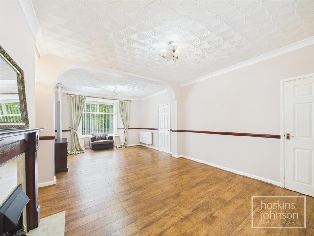 House in Pontypridd, Trallwn, Graigwen - More