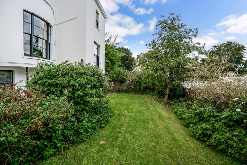 House in Cheltenham, Warden Hill, Tivoli - View 2