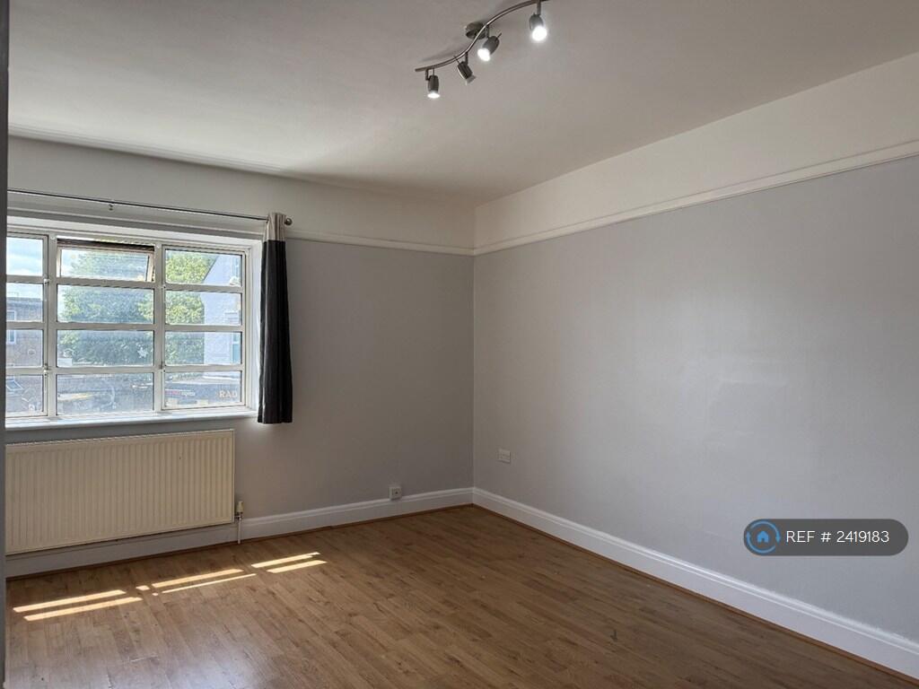 Main image of property: London Road, Isleworth, TW7