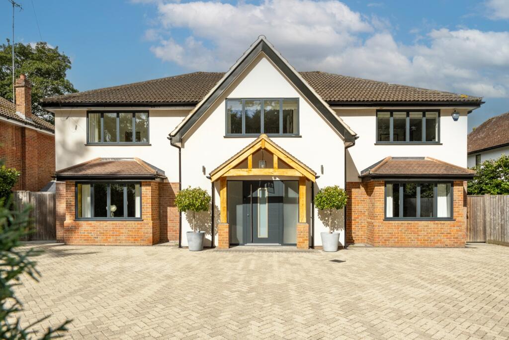 Main image of property: Shootersway Lane, Berkhamsted, Hertfordshire, HP4