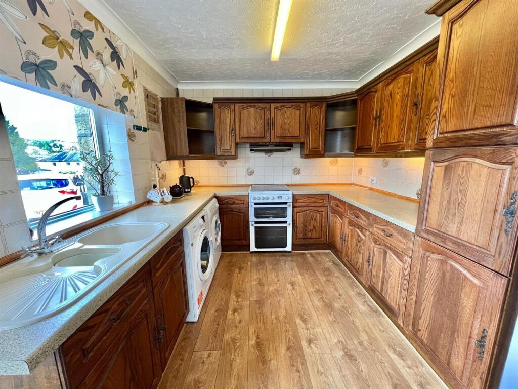 House in Kirklees, Leymoor - View 3