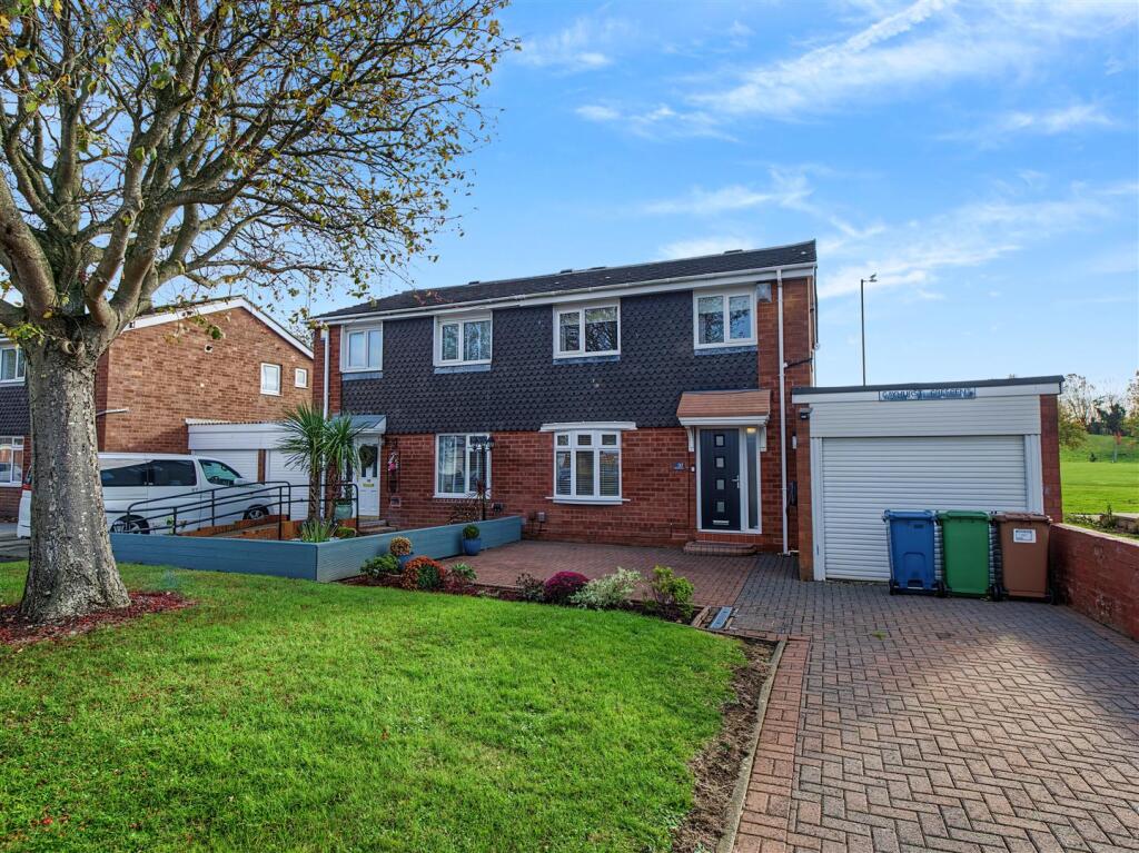 3 Bedroom Semi-Detached in SR3 2TB