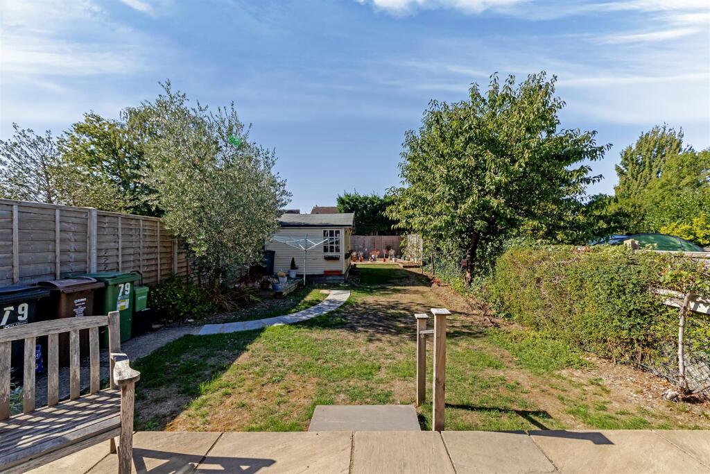 Oakwood Drive, St. Albans photo 5