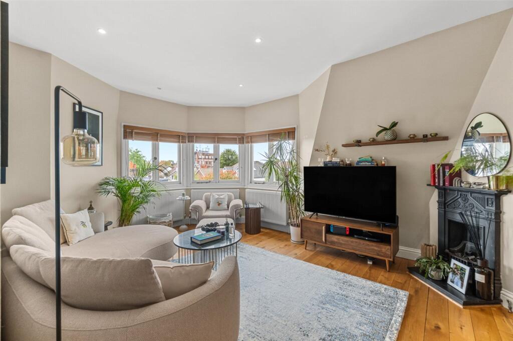 Apartment in Hampton Hill, The Beveree, Hampton - View 4