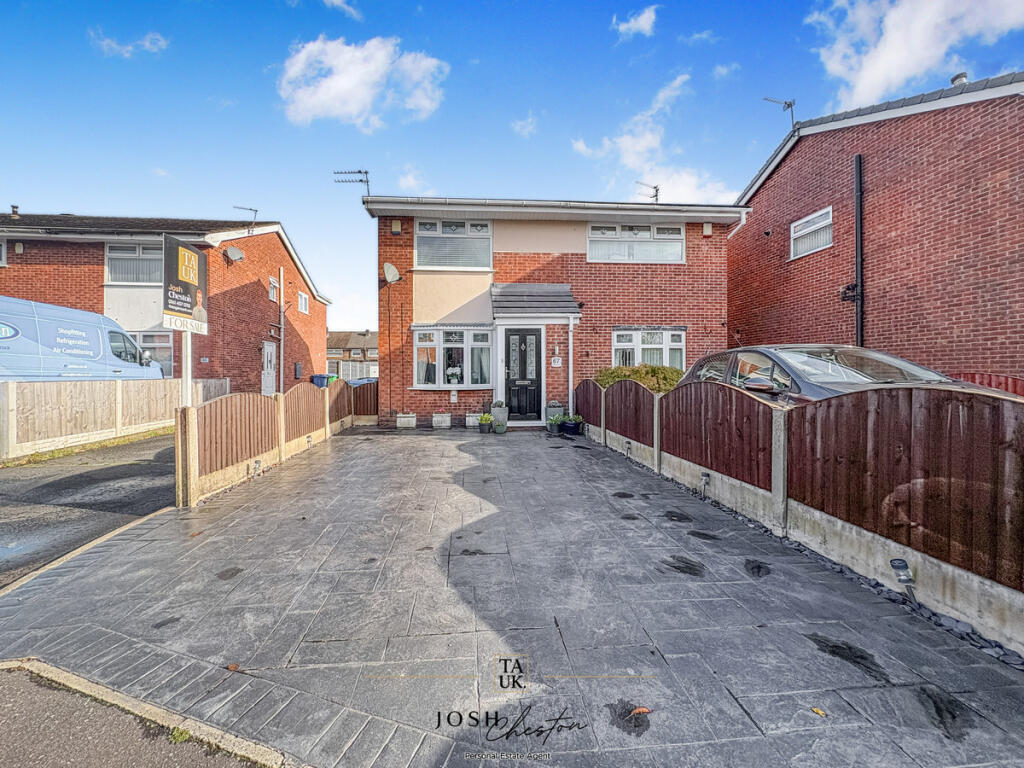 2-bed semi-detached on Andover Avenue, Alkrington, £220,000