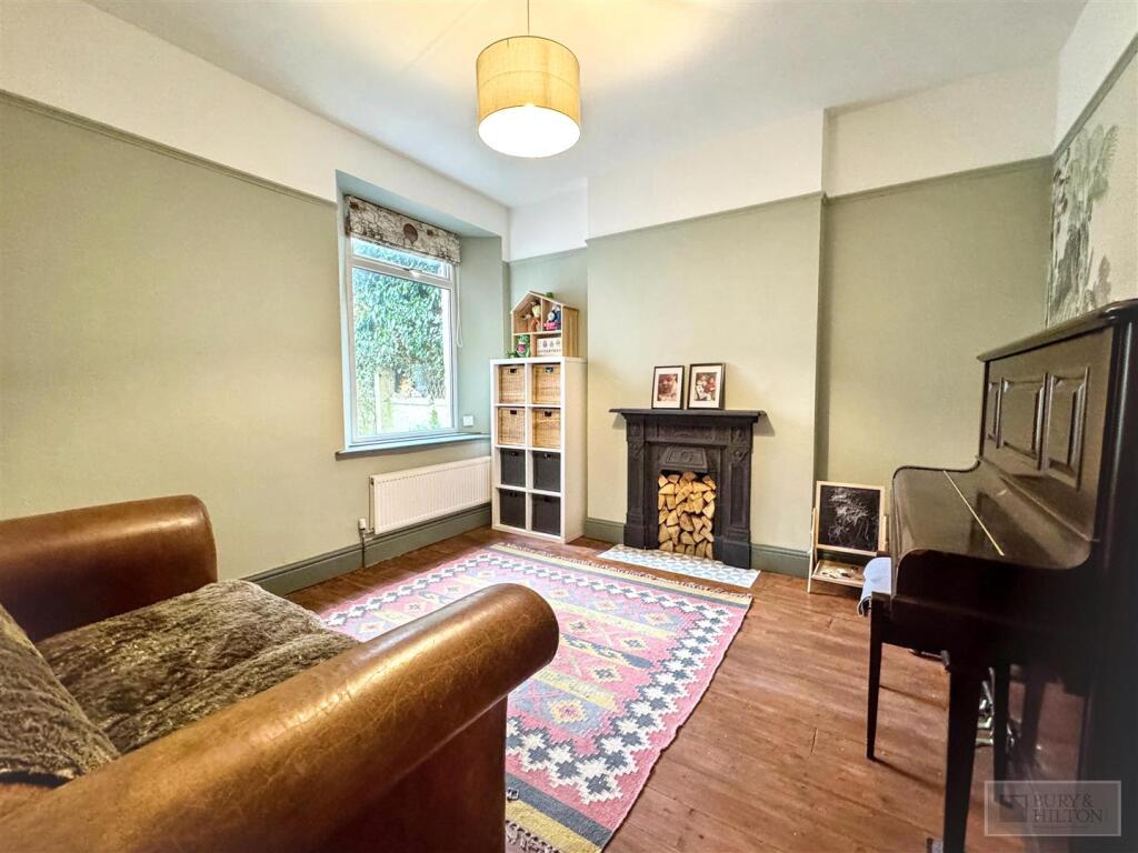 House in High Peak, Fairfield - More