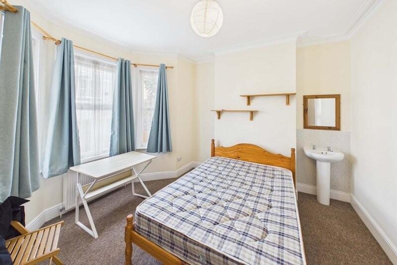House in Eastbourne, Seaside, Roselands - View 4