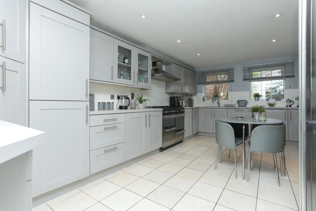 Sweet Bay Crescent, Ashford, Kent, TN23 photo 2