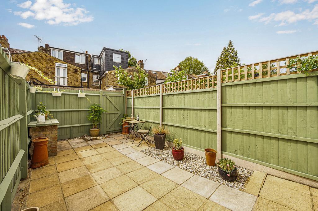 Apartment in London - More